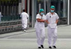 España autoriza contratar a sanitarios extranjeros para combatir la pandemia