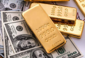 El dólar se fortalece ante temores de recesión global y el oro se desploma