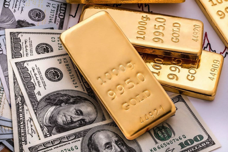 El dólar se fortalece ante temores de recesión global y el oro se desploma