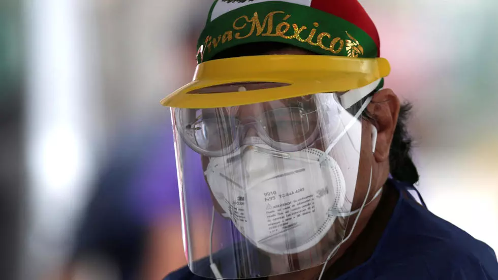 México destaca los «indicadores consistentes» en la bajada de la pandemia