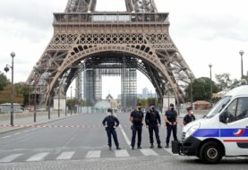 Torre Eiffel es evacuada por una alerta de bomba