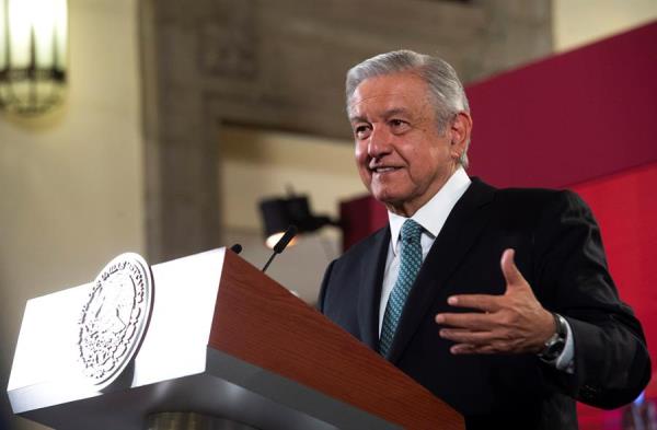 López Obrador presenta su petición para juzgar «calamidades» de exmandatarios