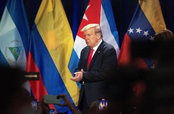 Trump dice en Miami que EEUU puede convertirse pronto en una Venezuela