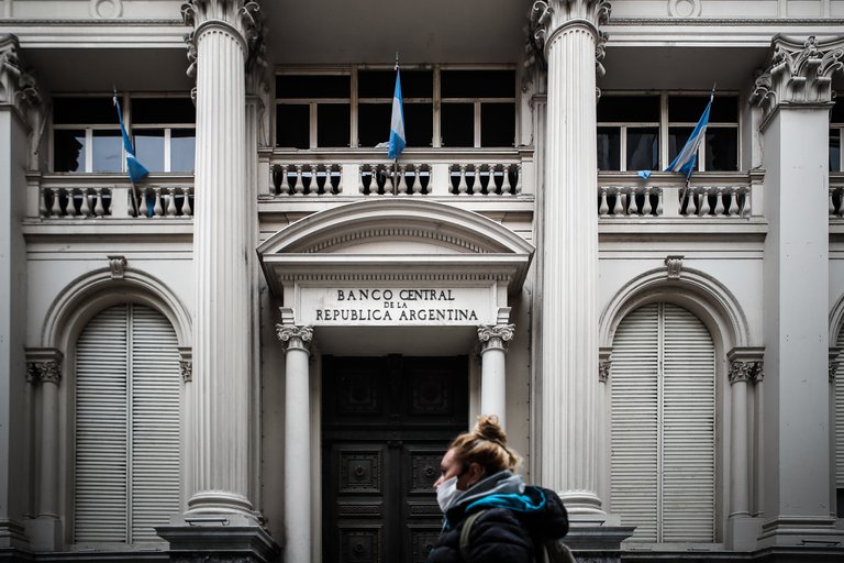 Argentina admite que la negociación con FMI podría incluir fondos nuevos