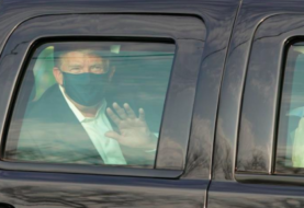 Trump sale del hospital para saludar a simpatizantes desde un auto