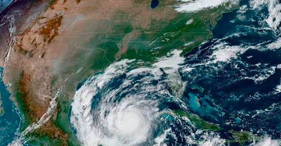 Delta avanza como huracán mayor por el Golfo de México hacia EE.UU.