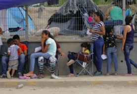 Migrantes reclaman servicios básicos en campamentos de frontera México-EE.UU.