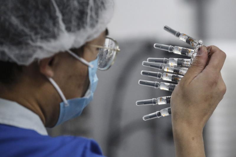 China prueba vacuna en 60.000 personas sin efectos adversos