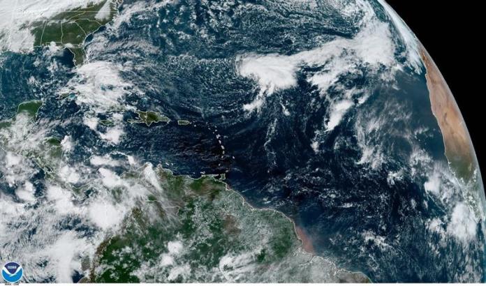 Depresión se convierte en la tormenta tropical Epsilon al sureste de Bermudas