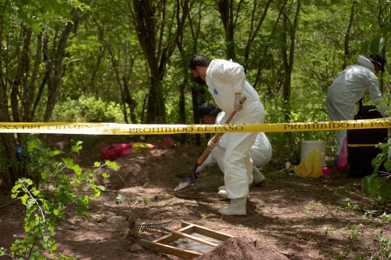 Fiscalía de Sinaloa reconoce 1.217 muertos sin identificar