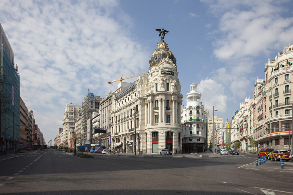 Madrid cierra sus puertas, pero no el enfrentamiento político