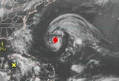 Epsilon ya es "huracán mayor" y se acerca a Bermudas