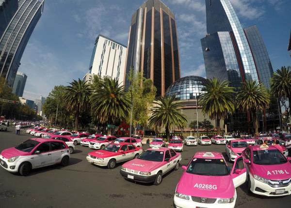 Taxistas protestan en Ciudad de México contra los chóferes de aplicaciones