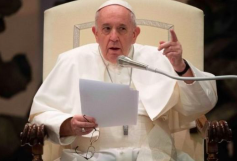 Vaticano dice palabras del papa sobre convivencia de gays no cambian doctrina