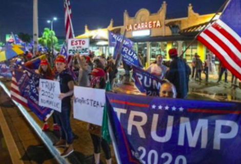 Hispanos se manifiestan en Miami en apoyo a las denuncias de fraude de Trump