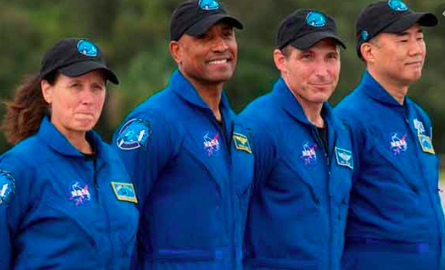 Cuatro astronautas de la misión tripulada a la EEI ya están en Florida