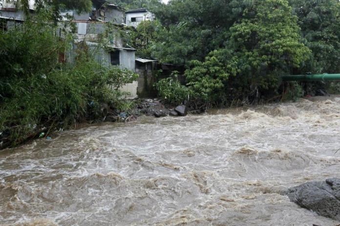 Costa Rica abre 14 albergues ante los efectos indirectos del huracán Eta
