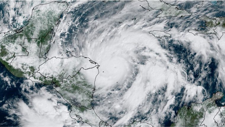 El NHC advierte que el ojo de Eta aún no ha llegado a la costa de Nicaragua