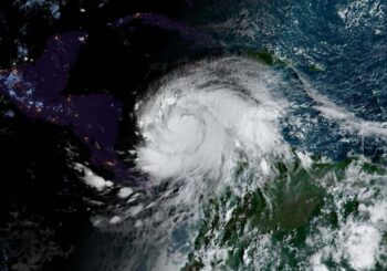 Poderoso huracán Iota pierde fuerza tras causar graves daños en Nicaragua