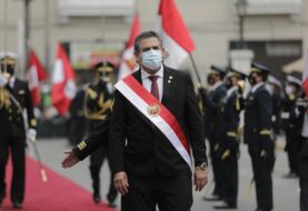 En Perú Merino no encuentra la "ancha base" donde asentar su Gobierno