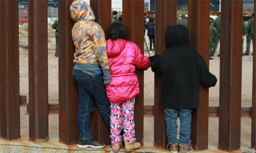 Gobierno de Trump apelará el fallo que prohíbe expulsar a niños migrantes