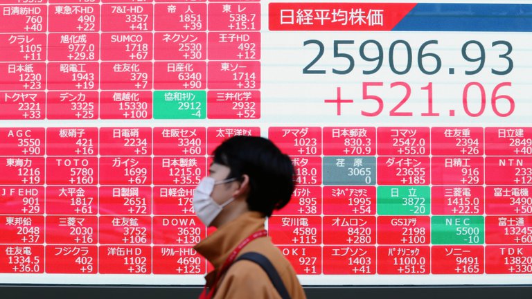 Bolsa de Tokio pierde un 1,1 % ante nueva ola de contagios en Japón