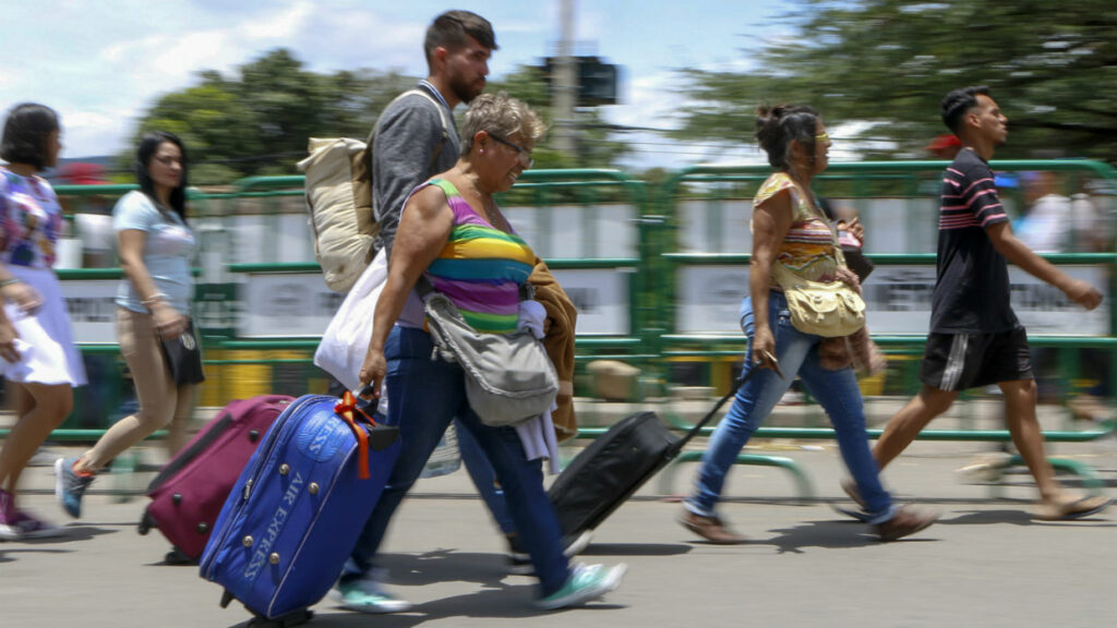 ACNUR: más de 500 personas dejan a diario Venezuela pese a cierre fronteras