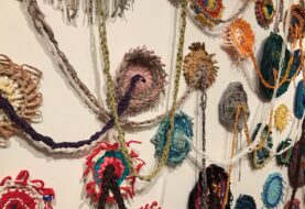 Artistas textiles "tiran del hilo" en Miami para resistir a la pandemia