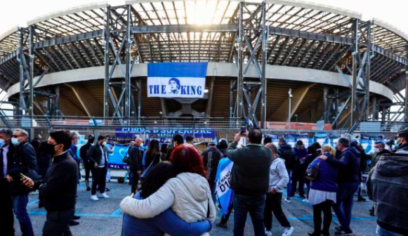 Nápoles rebautiza su estadio de fútbol como el «Diego Armando Maradona»