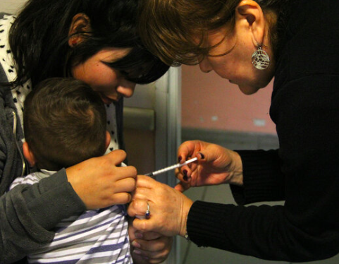 ONU pide a gobiernos que incluyan a migrantes en campañas de vacunación COVID-19