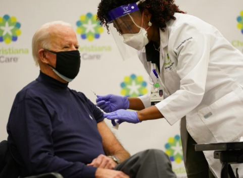 Biden recibe la vacuna del Covid-19