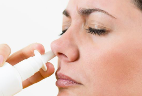 Médicos de EEUU urgen al Gobierno a aconsejar los aerosoles nasales anticovid