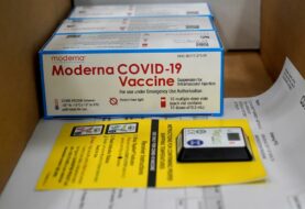 EEUU empieza a administrar la vacuna de Moderna en “ofensiva” contra covid-19
