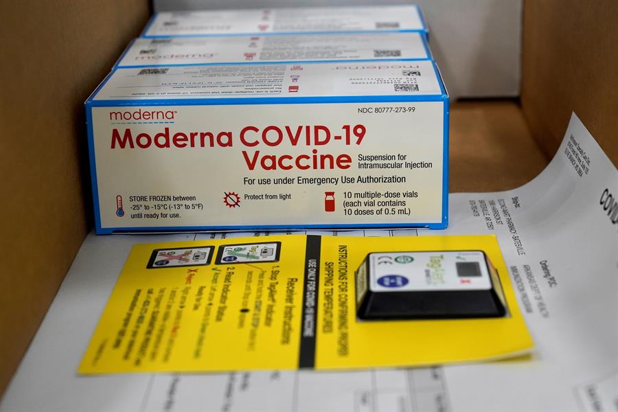 EEUU empieza a administrar la vacuna de Moderna en “ofensiva” contra covid-19