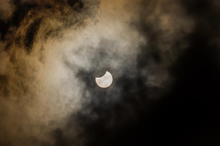 Eclipse solar que oscurecerá Suramérica alcanza tierra en Chile