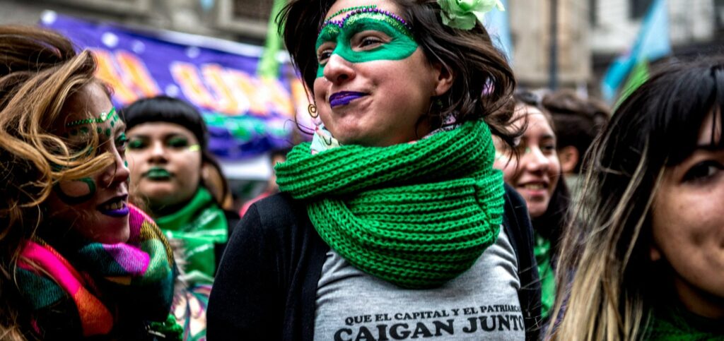 Marea verde celebra el avance de la ley del aborto en Argentina