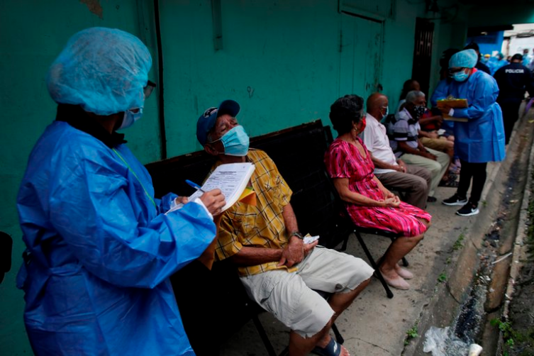 Pandemia se recrudece en una Centroamérica asfixiada y en busca de vacunas