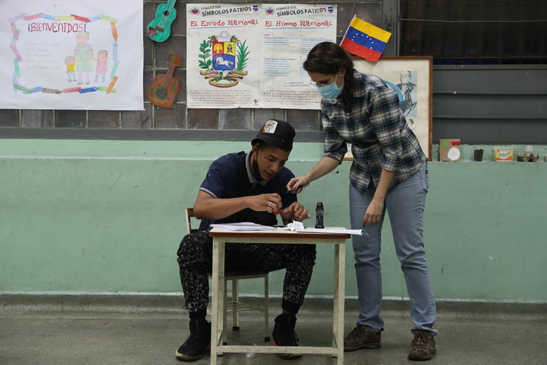 Venezuela sigue esperando para conocer el resultado final de las elecciones