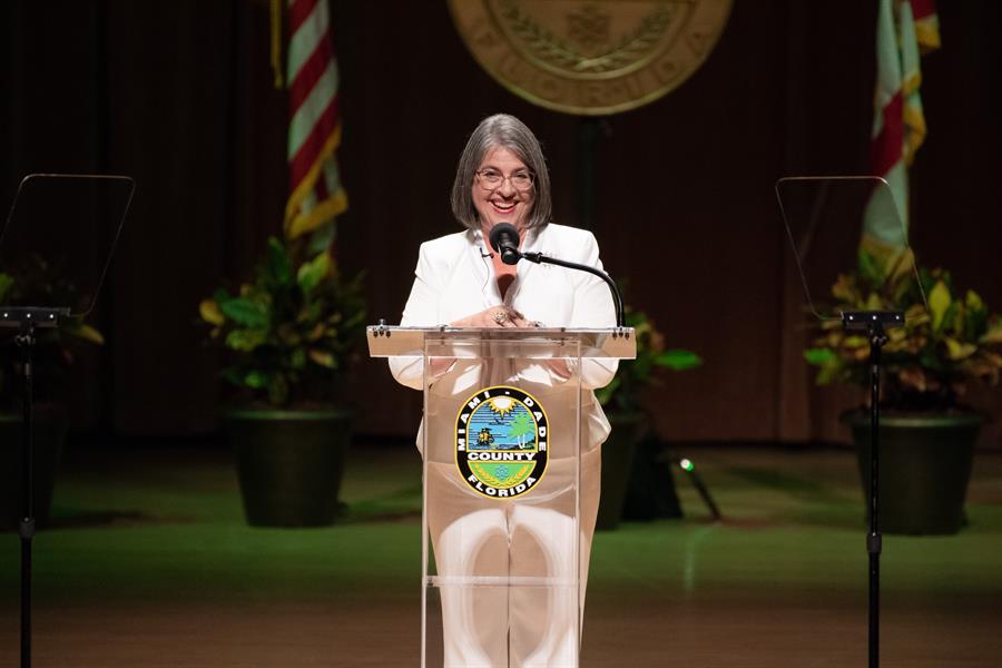 Alcaldesa de Miami-Dade da positivo a la prueba de covid-19
