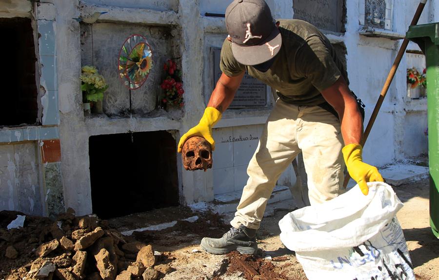 La muerte se mete en la vida cotidiana de los colombianos por la pandemia