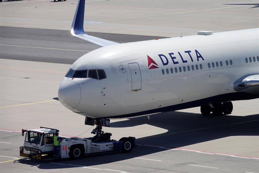 Aerolínea Delta perdió 12.385 millones de dólares en 2020