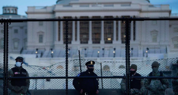 FBI investiga a 37 personas por la muerte del policía en asalto al Capitolio