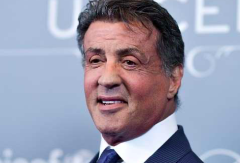 Detienen falsificadores que atraían con pasaporte de Sylvester Stallone