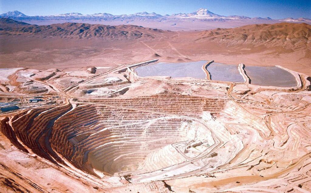 Chile, primer productor mundial, proyecta alza en precio del cobre para 2021