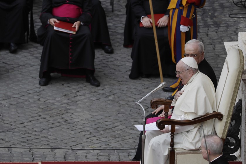 En el Vaticano vacunarán los dos papas