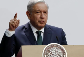 López Obrador es incluido junto a próceres en un mural en noroeste de México