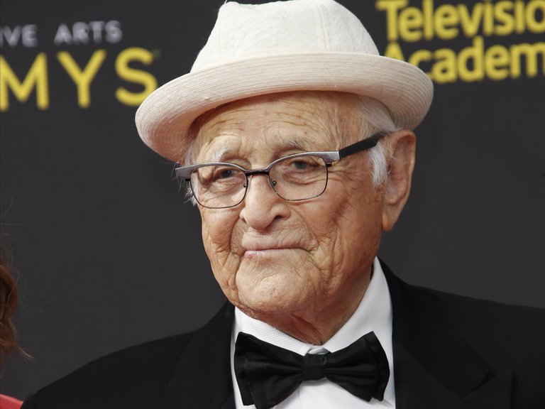 Los Globos de Oro reconocerá a Norman Lear con el premio Carol Burnett