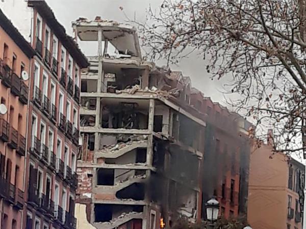 Al menos dos muertos por una explosión en un edificio en el centro de Madrid