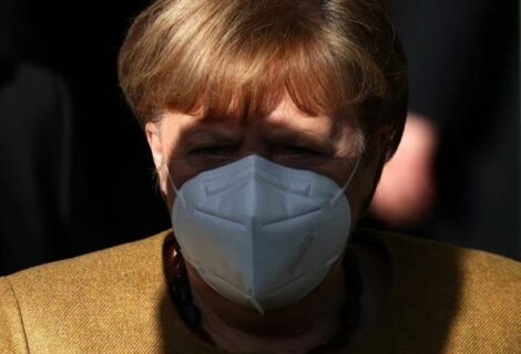 Merkel ofrece apoyo a Moscú en solicitud de autorización de vacuna rusa en UE