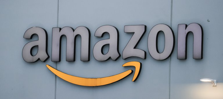 Amazon y Salvatore Ferragamo demandan a tres empresas por falsificar la marca